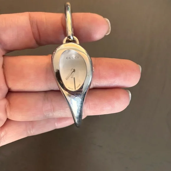 Gucci Stainless Steel bangle watch - Picture 6 of 9